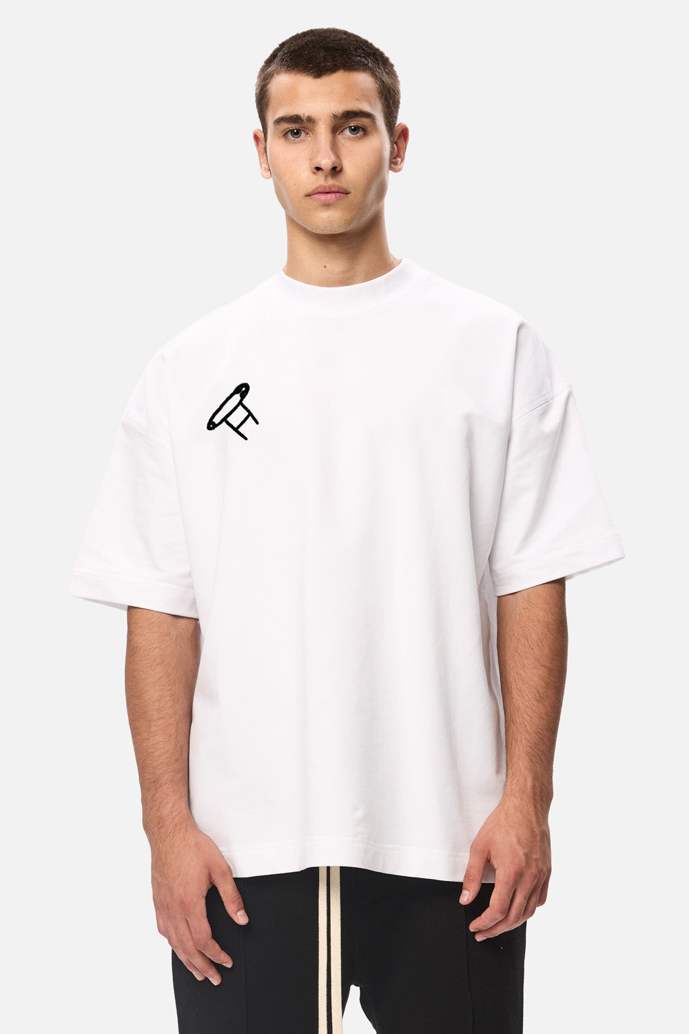 Tricou alb cu broderie Safety Pin