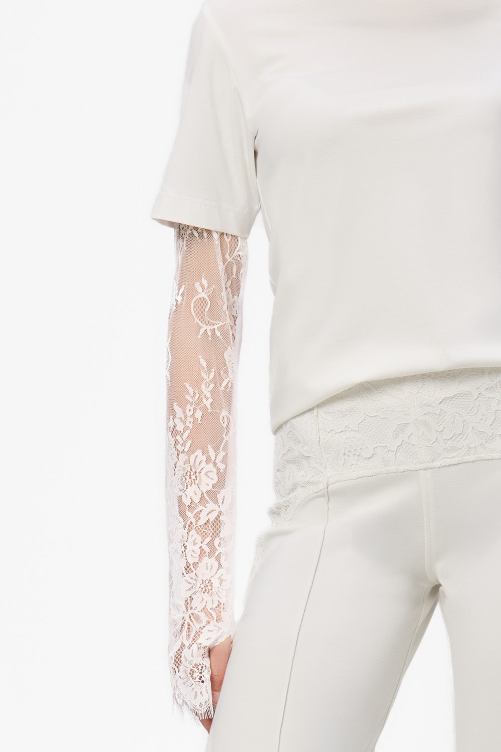 Denise off-white Top with lace sleeves