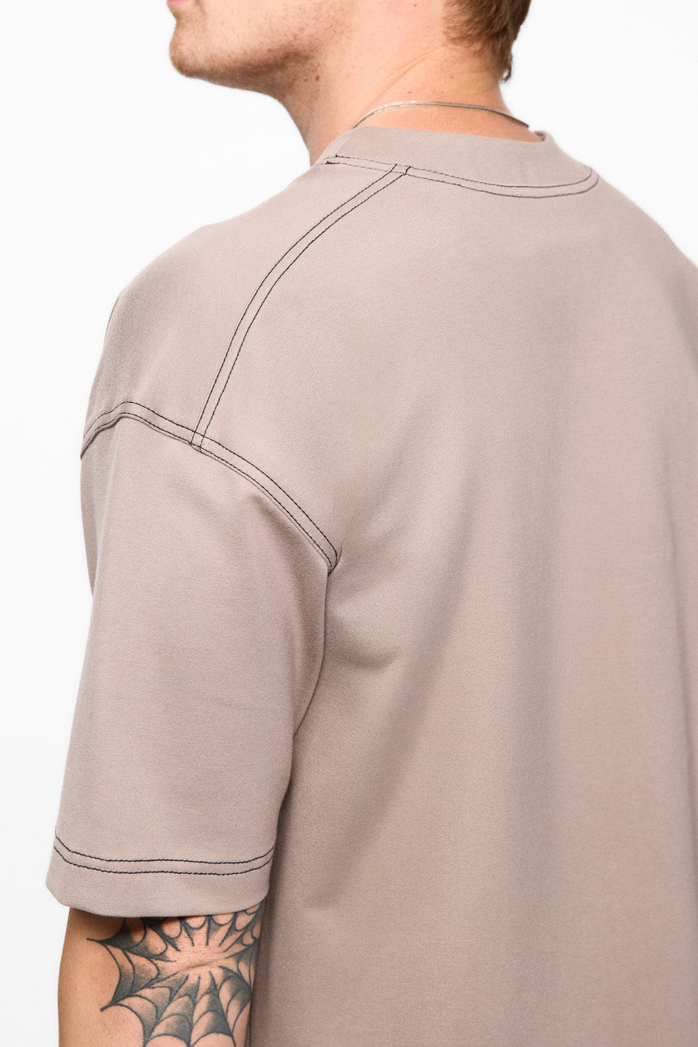 Tricou bej cu cusături decorative Khan