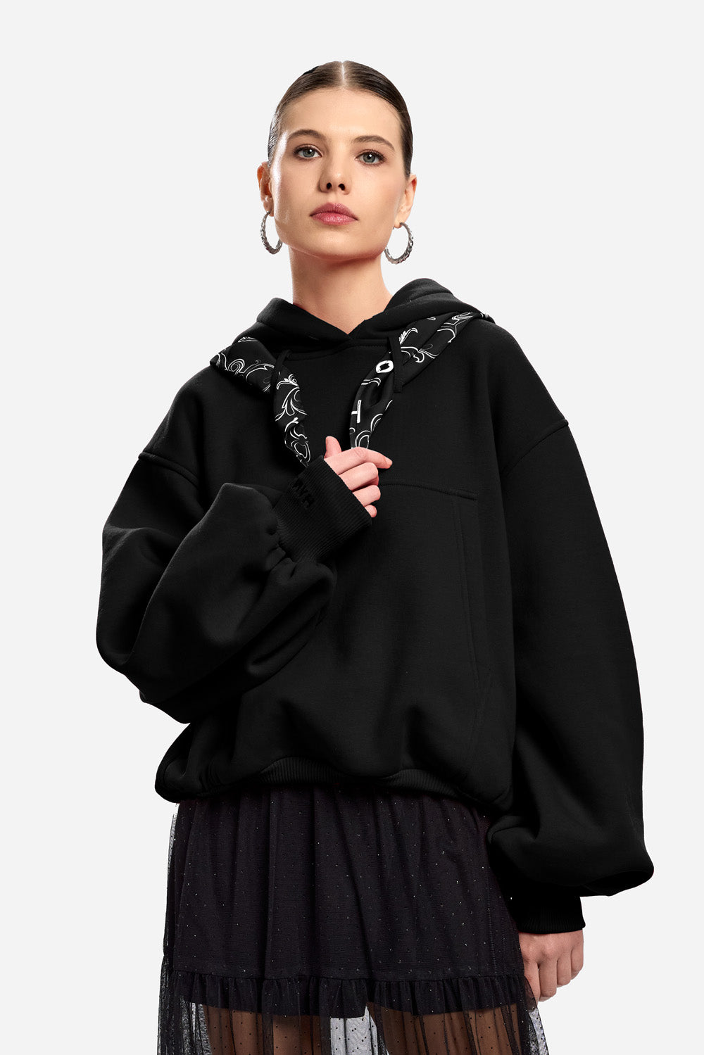 Scarlett Hoodie | Women | Black | Modern and elegant style | Comfort and functionality | Atelier Hamza