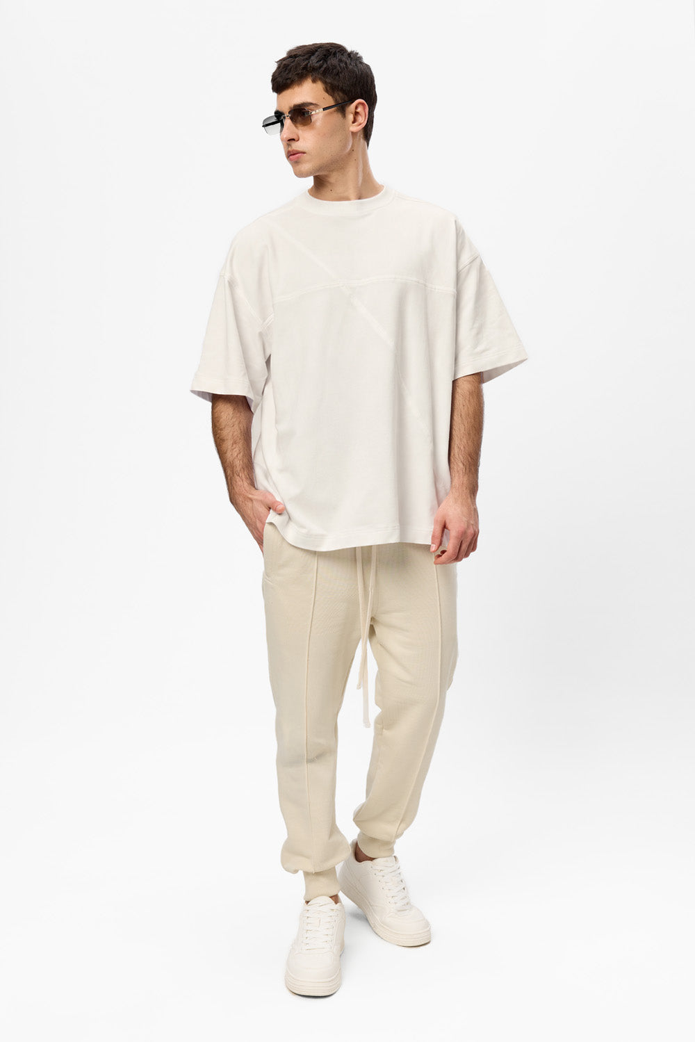 Tricou alb cu cusaturi decorative Oversized