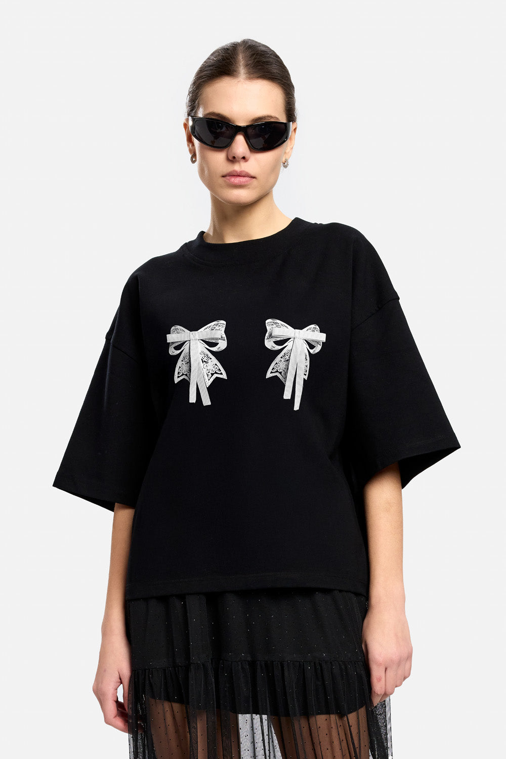Tricou Luna cu funde aplicate | Femei | Negru | Stil Modern & Elegant | Confort & Funcționalitate | Atelier Hamza
