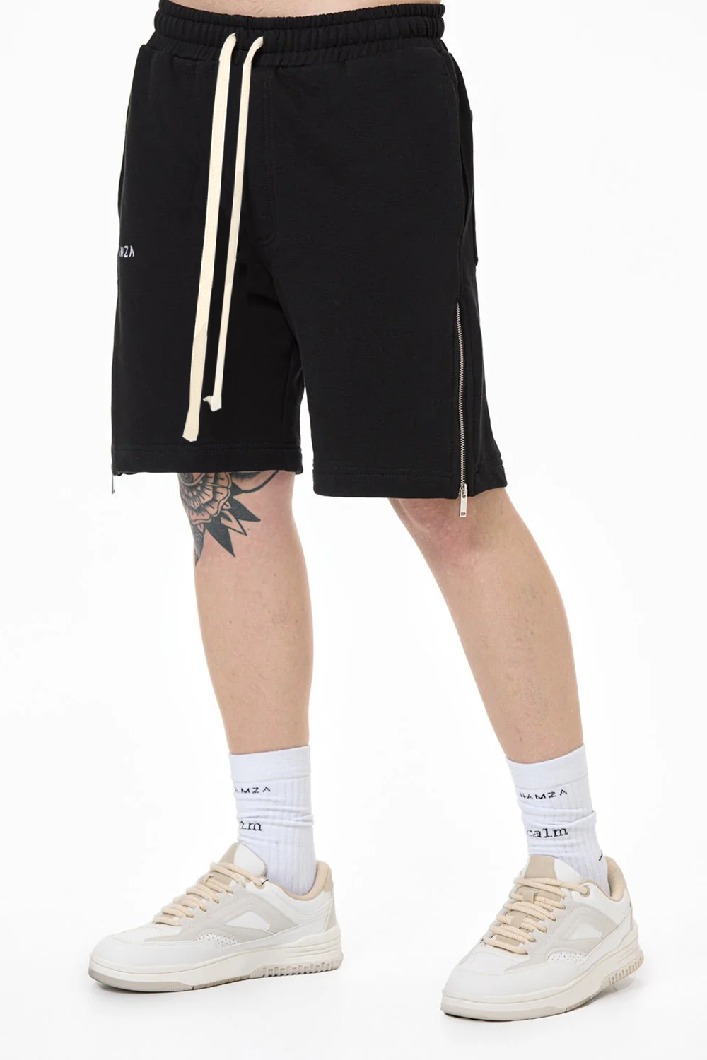 Pantaloni scurti negri cu broderie Chaos