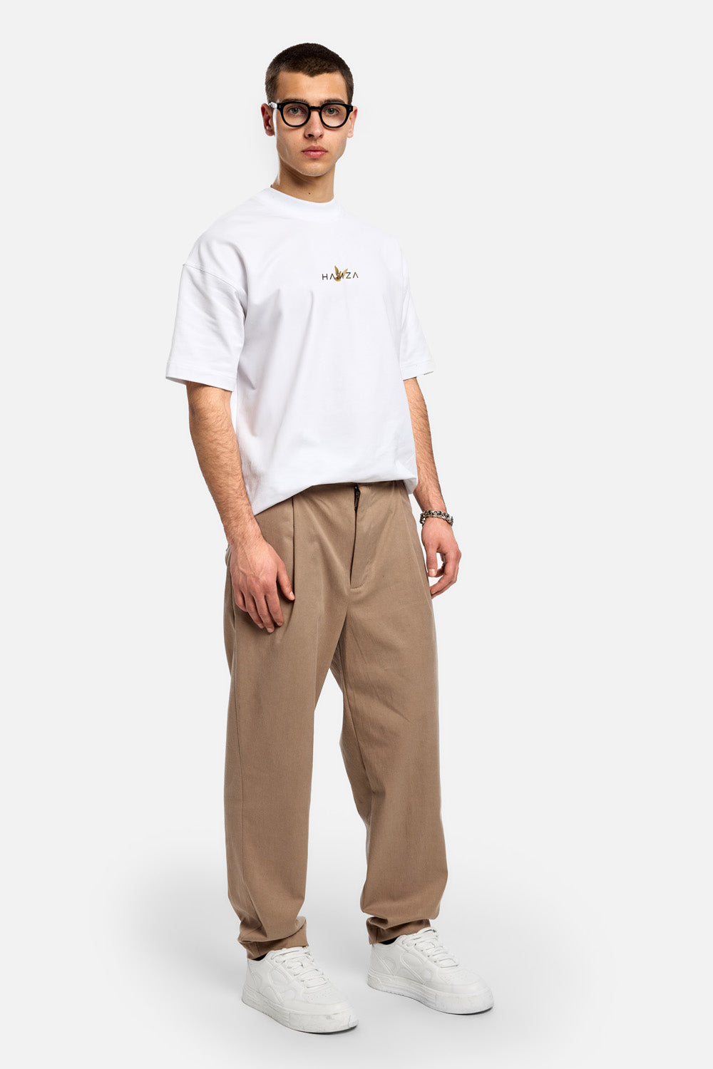 Tricou cu imprimeu Hug 2.0| Barbati | Alb | Stil Modern & Elegant | Confort & Funcționalitate | Atelier Hamza