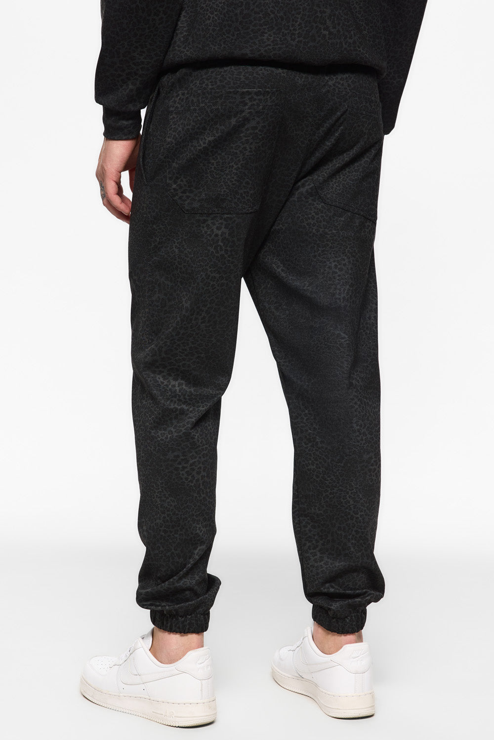Pantaloni negri de trening cu imprimeu animal H