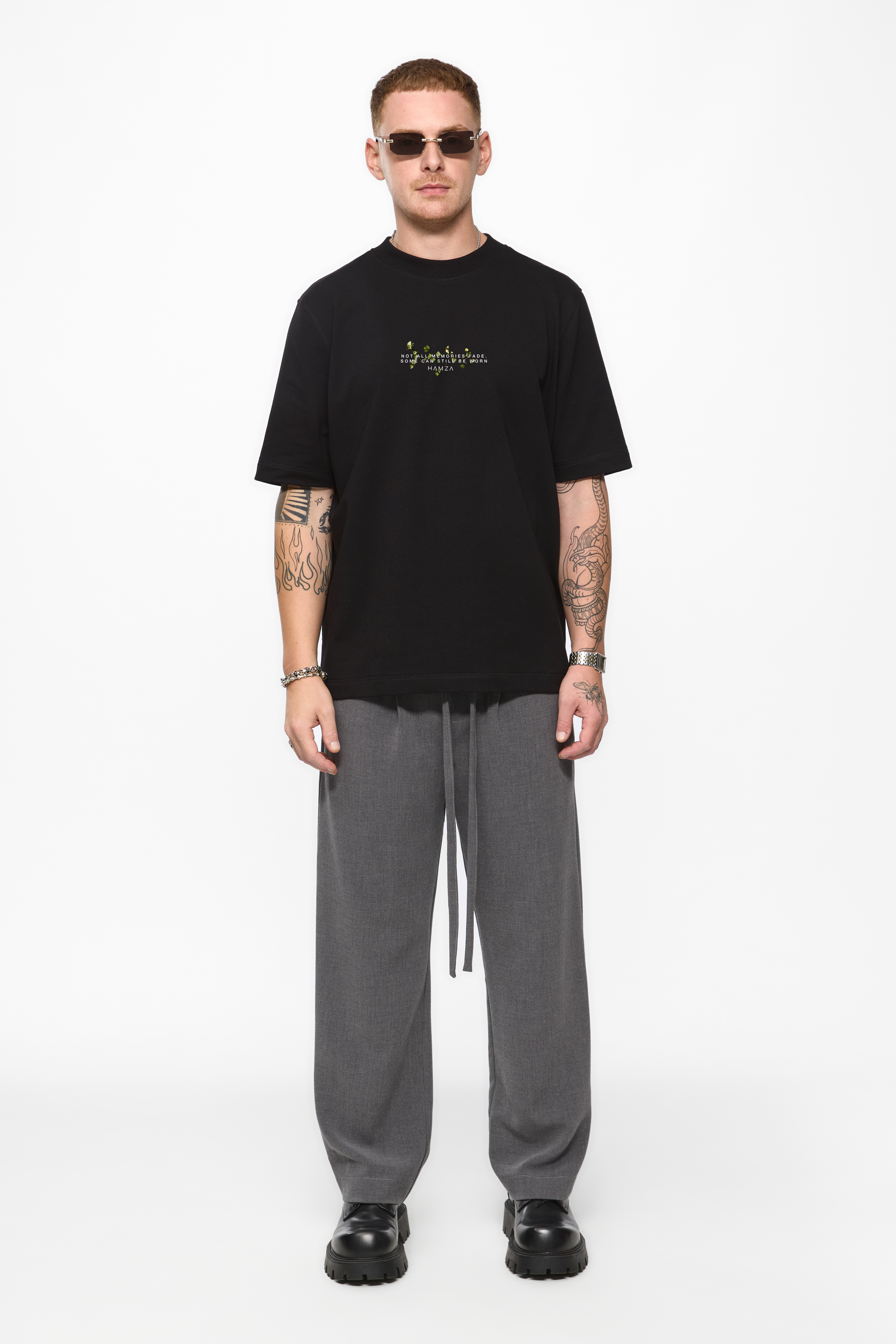 Tricou negru cu imprimeu Embrace