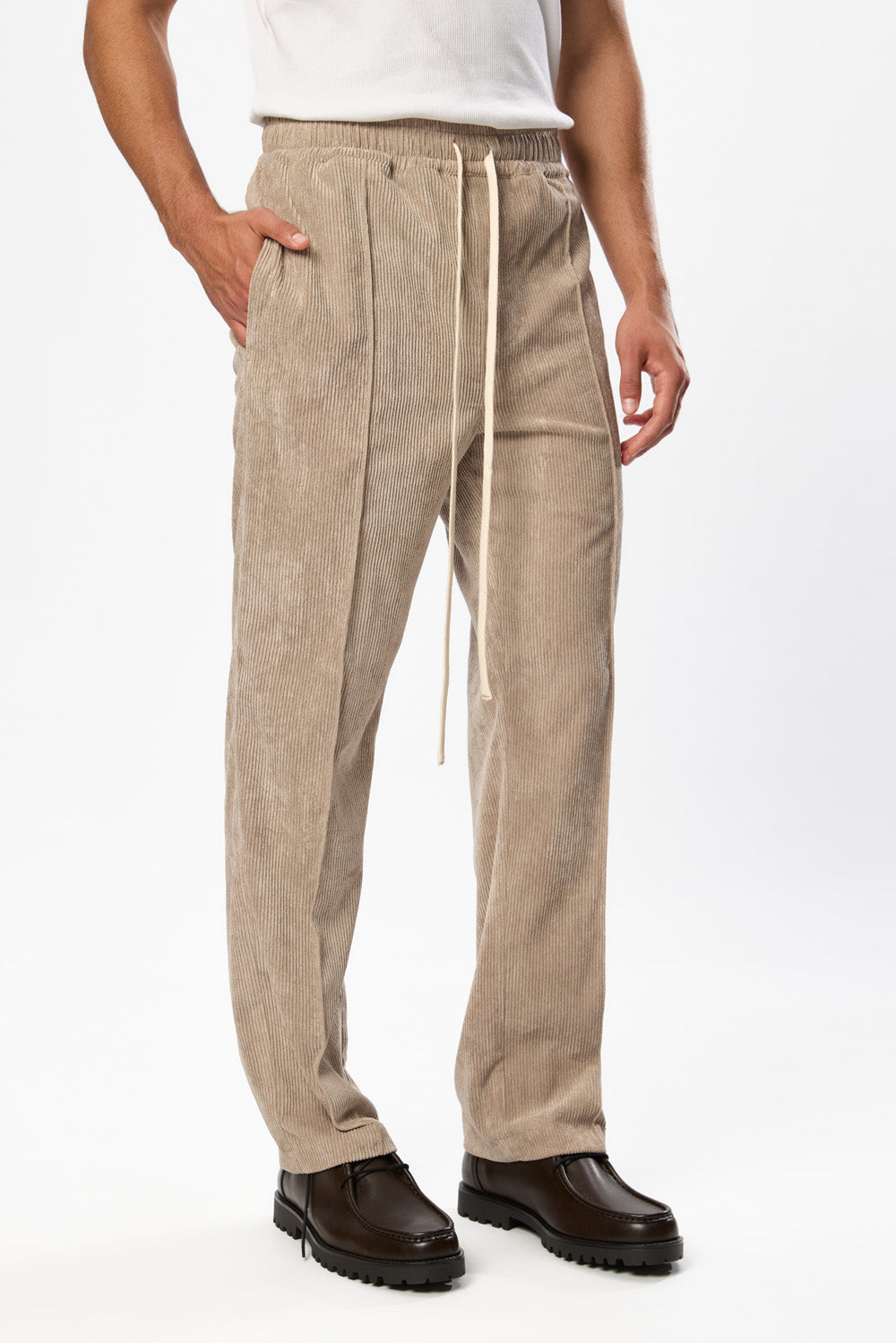 Pantaloni bej din material raiat Five