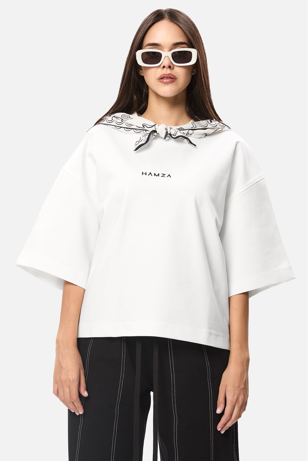 Tricou negru cu eșarfă detașabilă Kyo Scarf