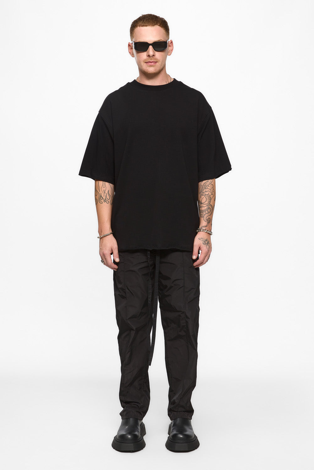 Tricou negru cu inserții de material imprimate Dark