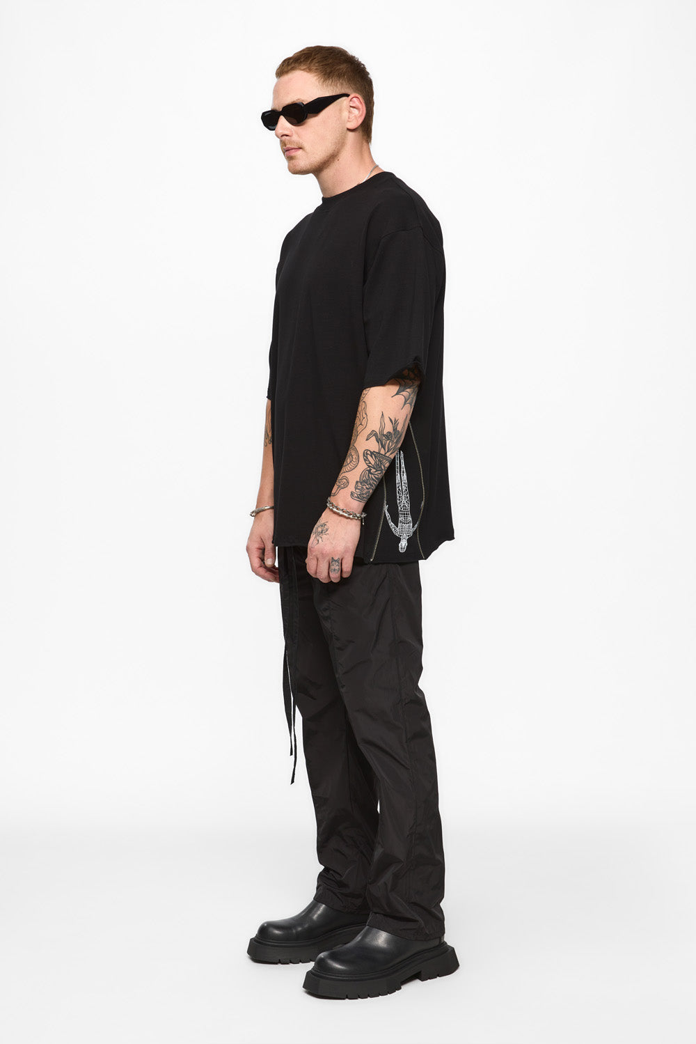 Tricou negru cu inserții de material imprimate Dark