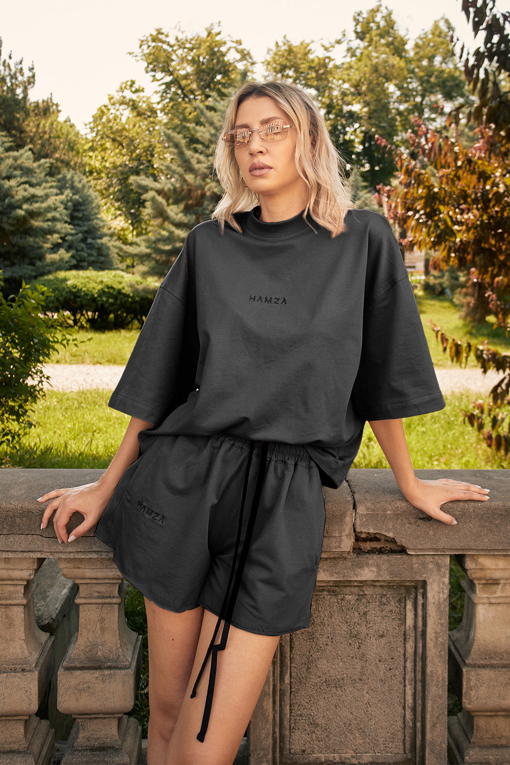 Tricou cu broderie midnight | Femei | Negru | Stil Modern & Elegant | Confort & Funcționalitate | Atelier Hamza