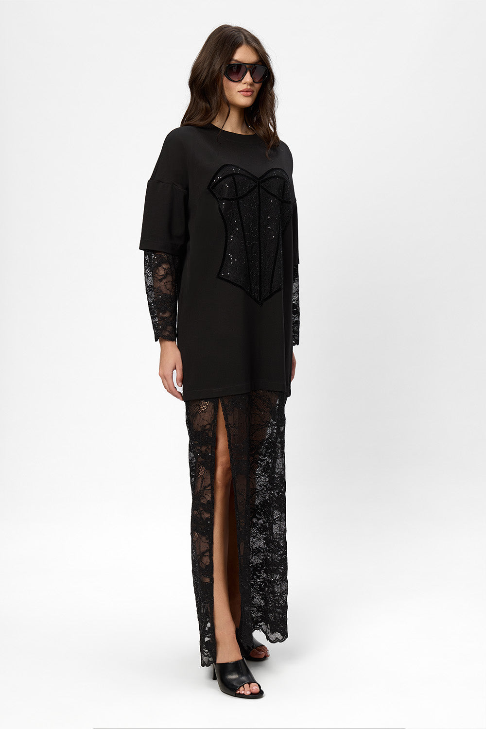 Rochie neagra cu fusta si maneci de dantela si cu corset cu strasuri Venice