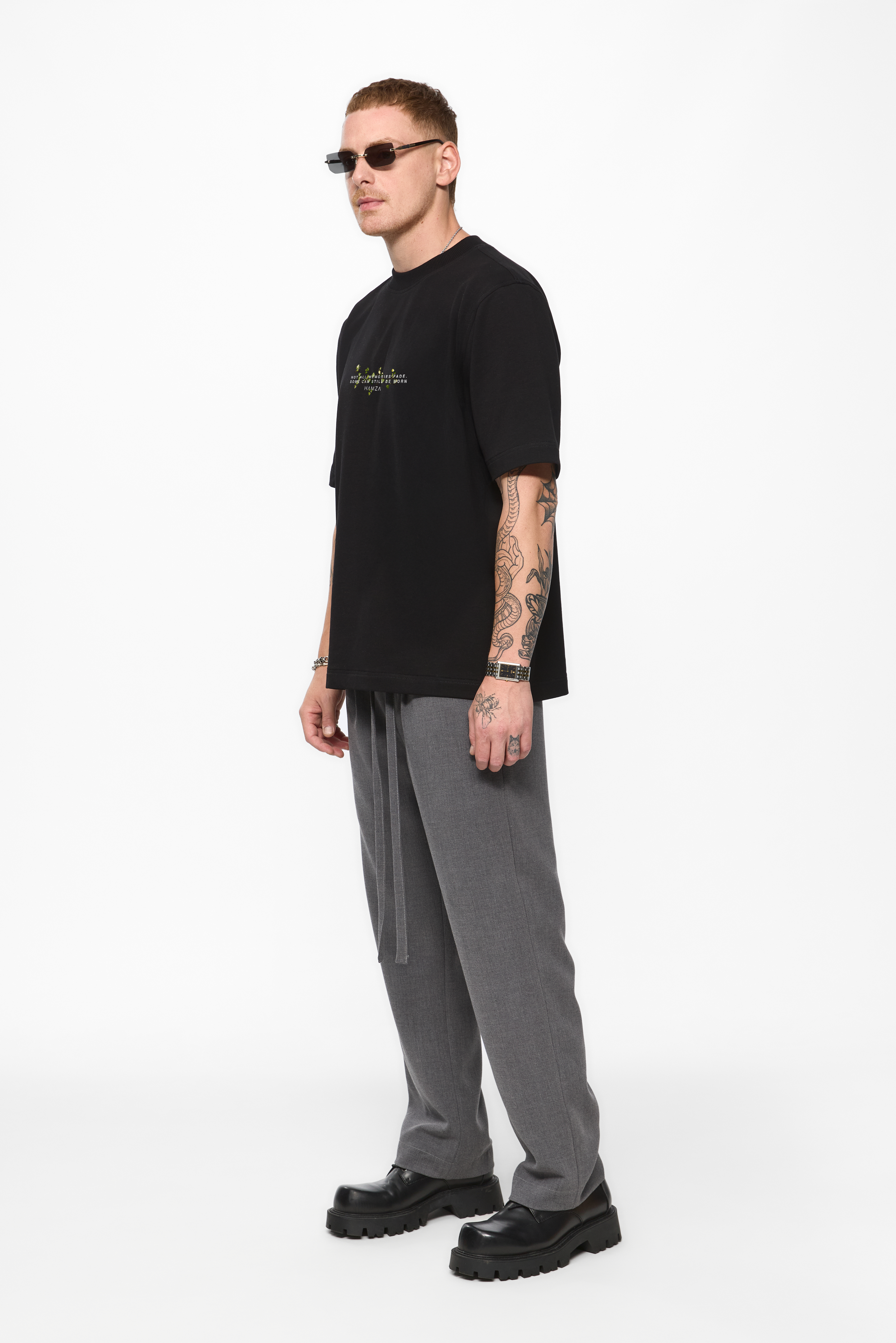 Tricou negru cu imprimeu Embrace