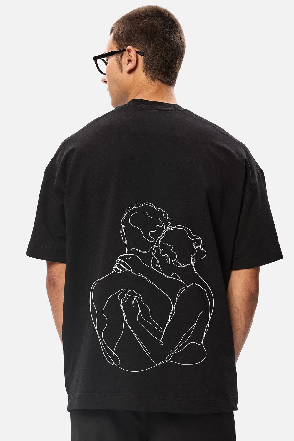 A hug One Line Black T-shirt
