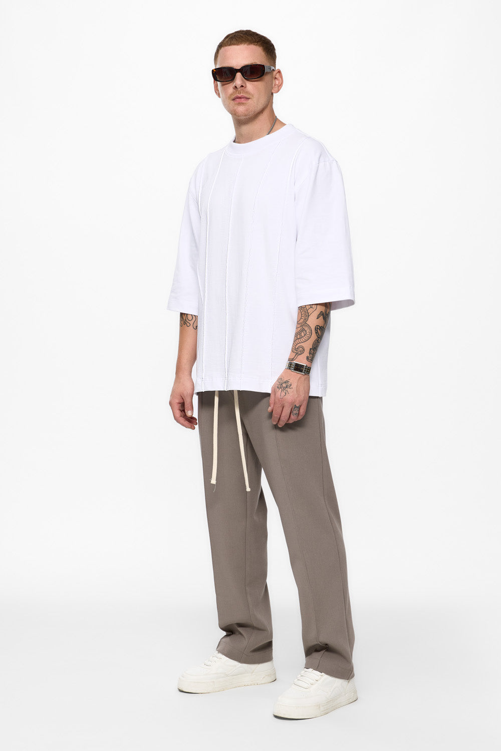 Tricou alb cu cusaturi 247