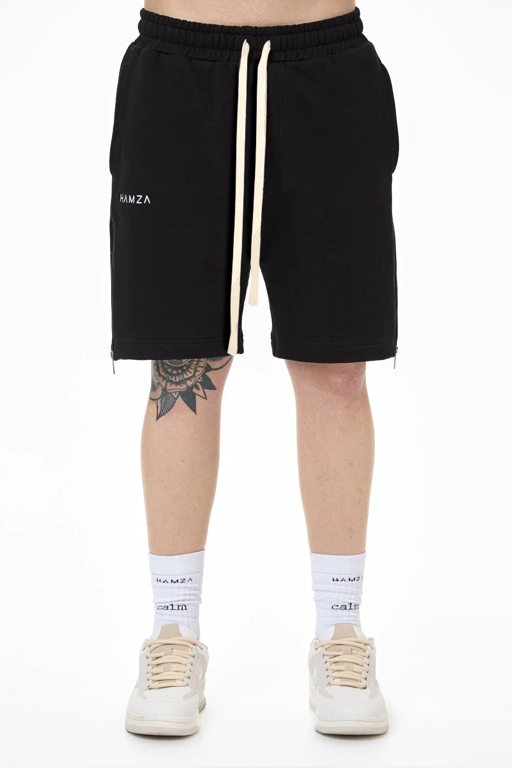 Pantaloni scurti negri cu broderie Chaos