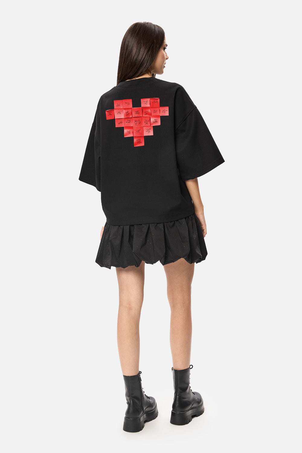 Tricou cu imprimeu Heart Post | Femei | Negru | Stil Modern & Elegant | Confort & Funcționalitate | Atelier Hamza