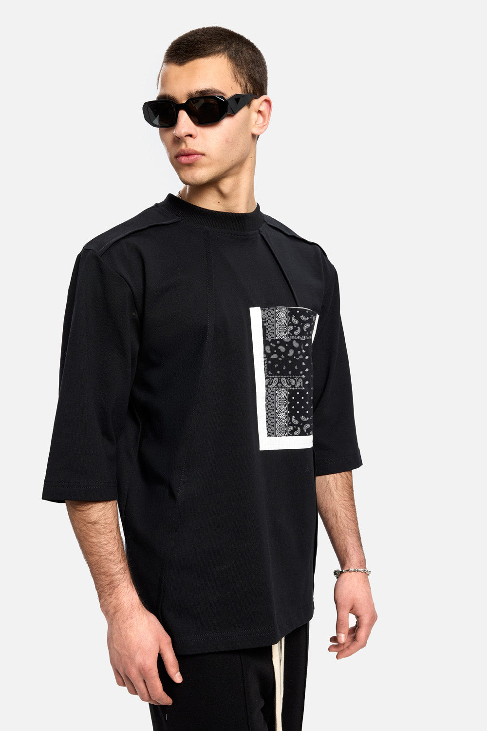 Tricou cu buzunar Bandana | Bărbați | Negru | Stil Modern & Elegant | Confort & Funcționalitate | Atelier Hamza