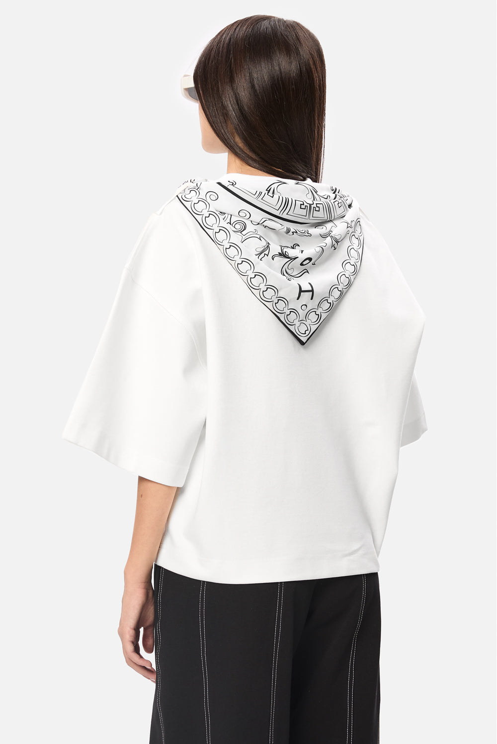Tricou negru cu eșarfă detașabilă Kyo Scarf