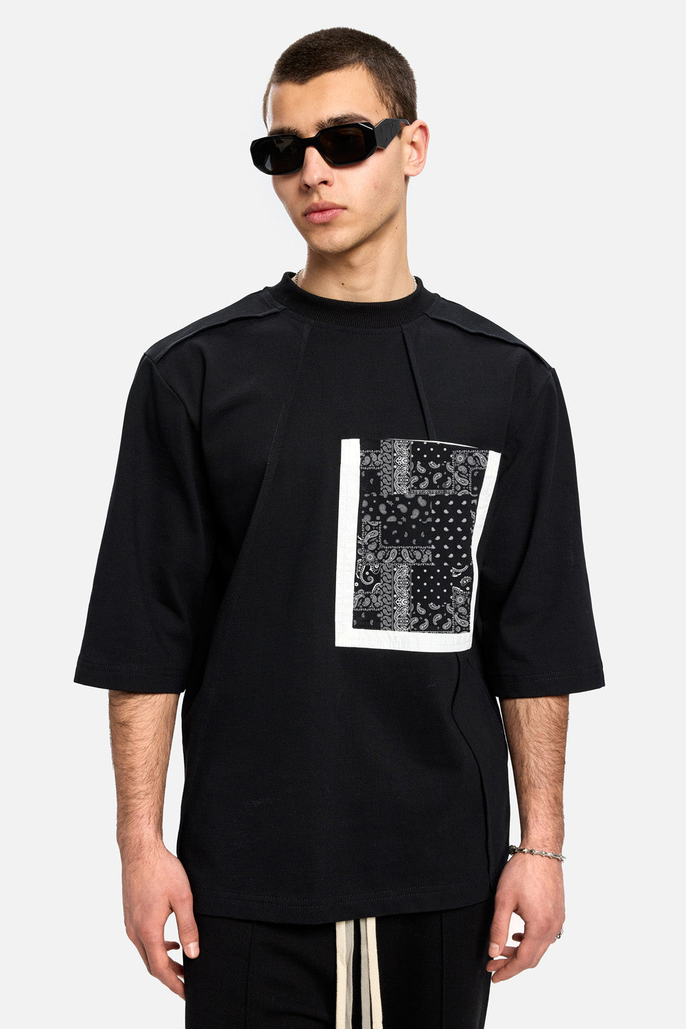Tricou cu buzunar Bandana | Bărbați | Negru | Stil Modern & Elegant | Confort & Funcționalitate | Atelier Hamza