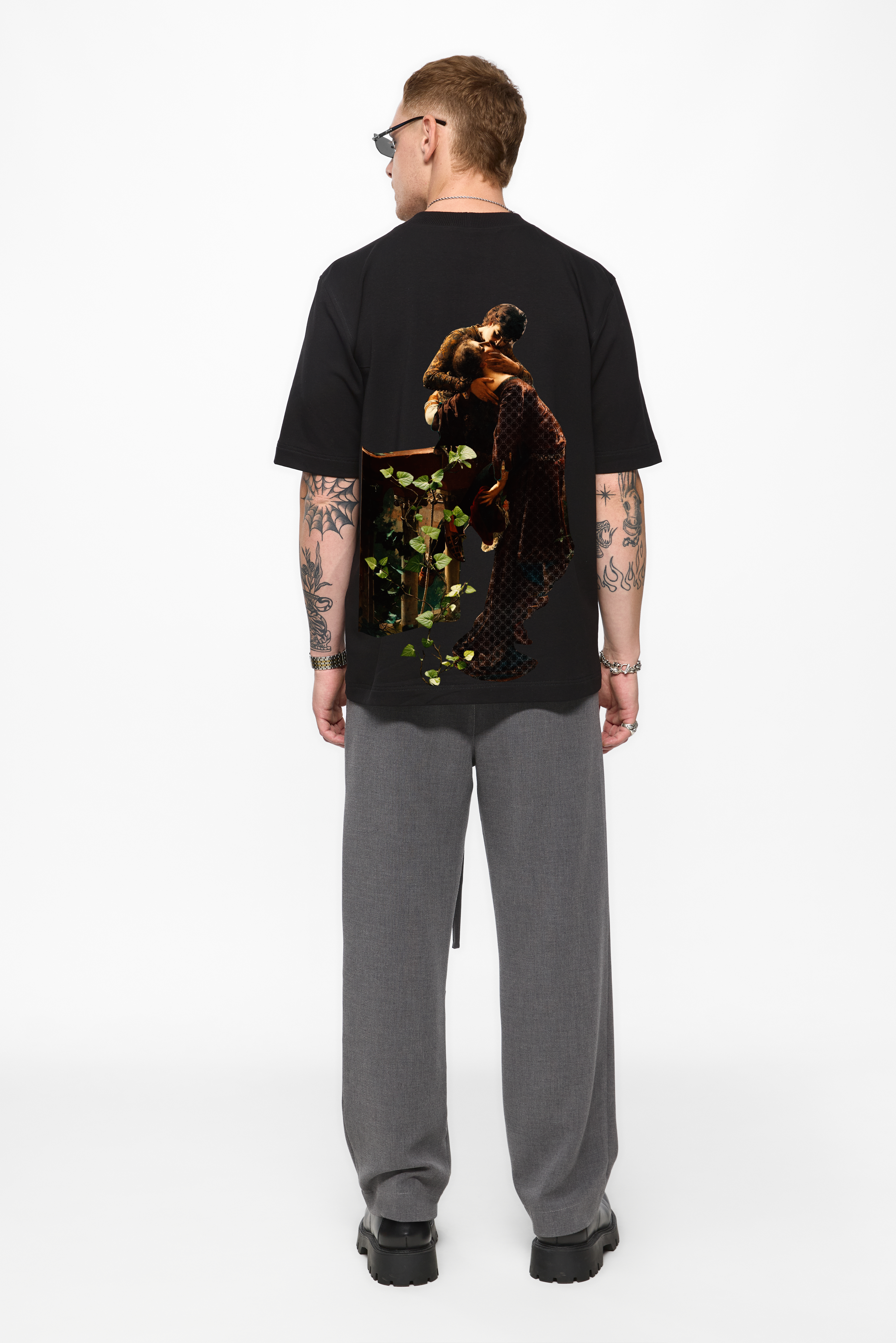 Tricou negru cu imprimeu Embrace