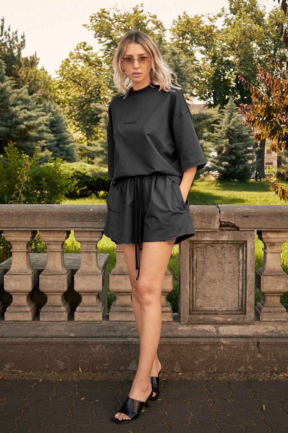 Tricou cu broderie midnight | Femei | Negru | Stil Modern & Elegant | Confort & Funcționalitate | Atelier Hamza