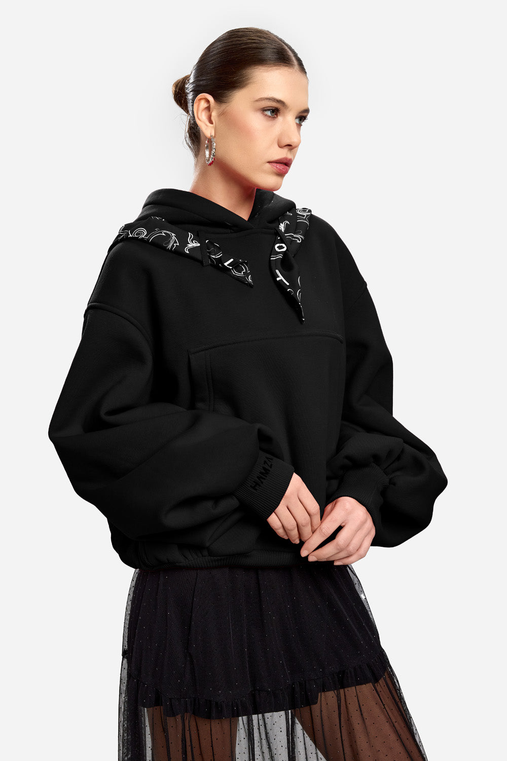 Hanorac flausat negru cu esarfa Scarlett