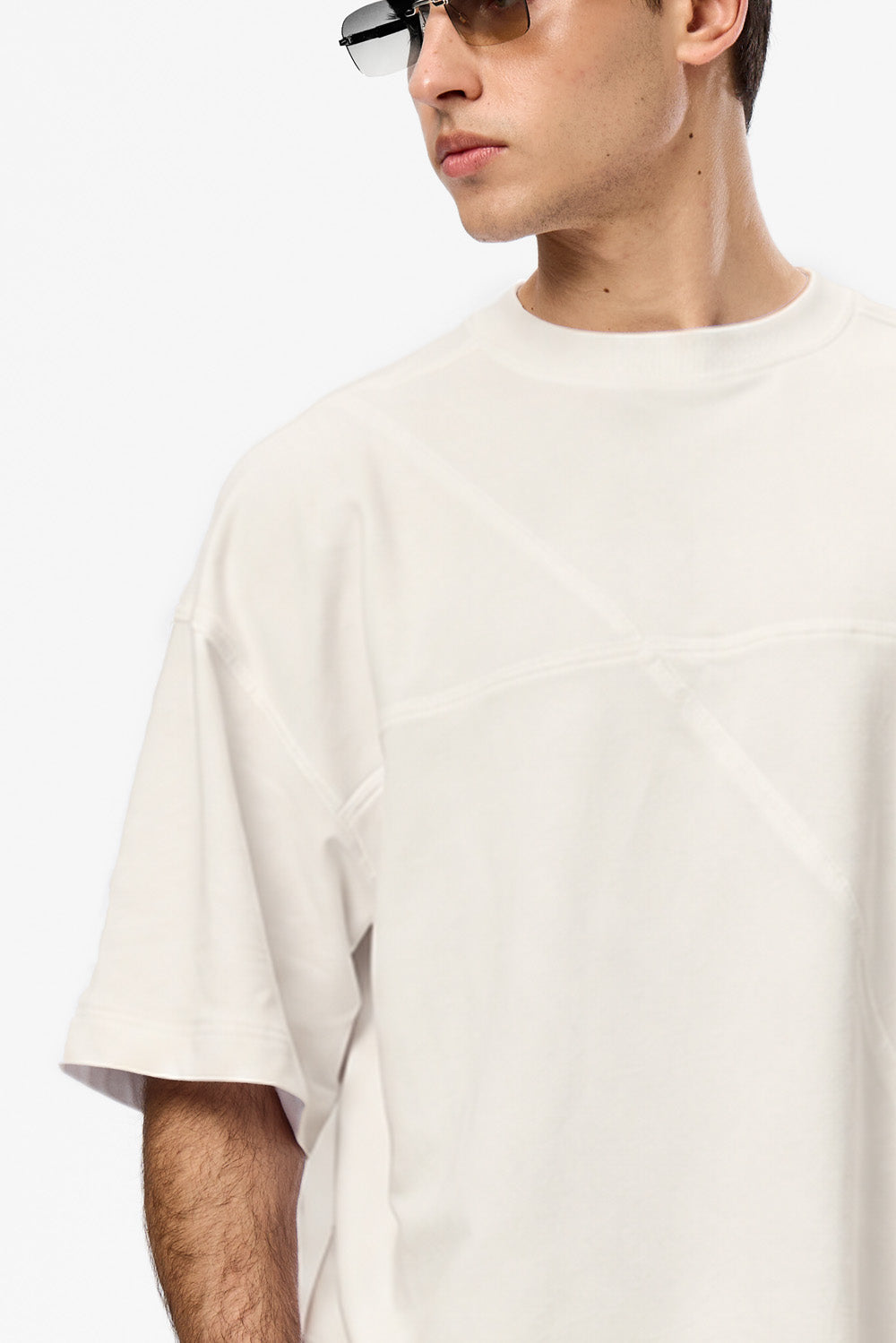 Tricou alb cu cusaturi decorative Oversized