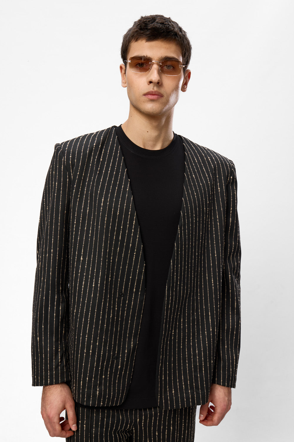 Cardigan negru cu dungi din stofa 247