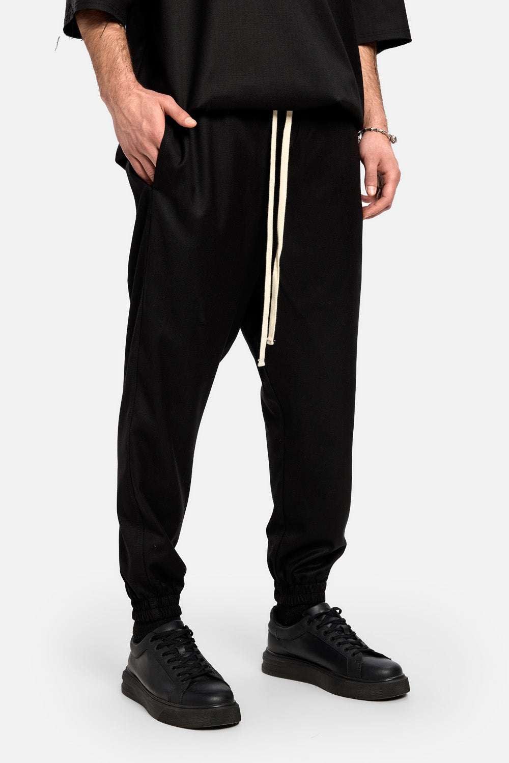 Pantaloni negri din nylon Sicily