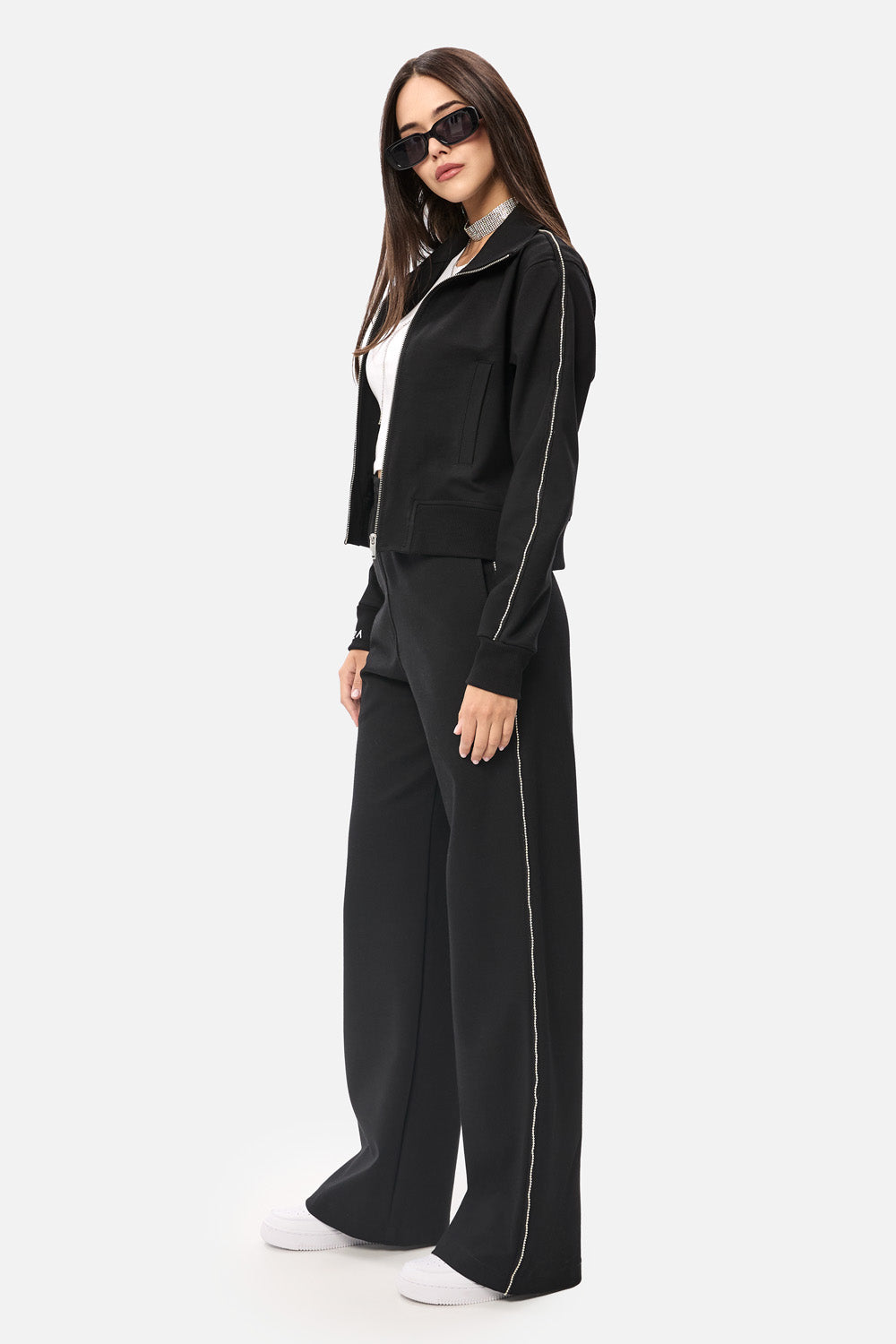 Jachetă Sydney cu bandă de strassuri aplicate pentru femei | Negru | Stil Modern & Elegant | Confort & Funcționalitate | Atelier Hamza