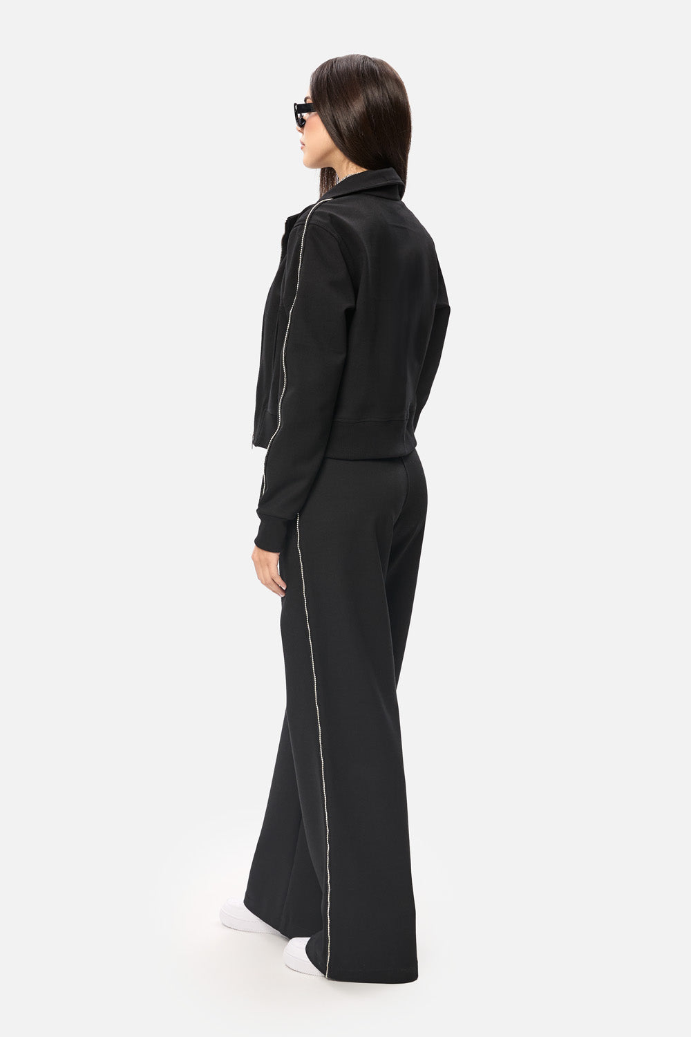 Jachetă Sydney cu bandă de strassuri aplicate pentru femei | Negru | Stil Modern & Elegant | Confort & Funcționalitate | Atelier Hamza