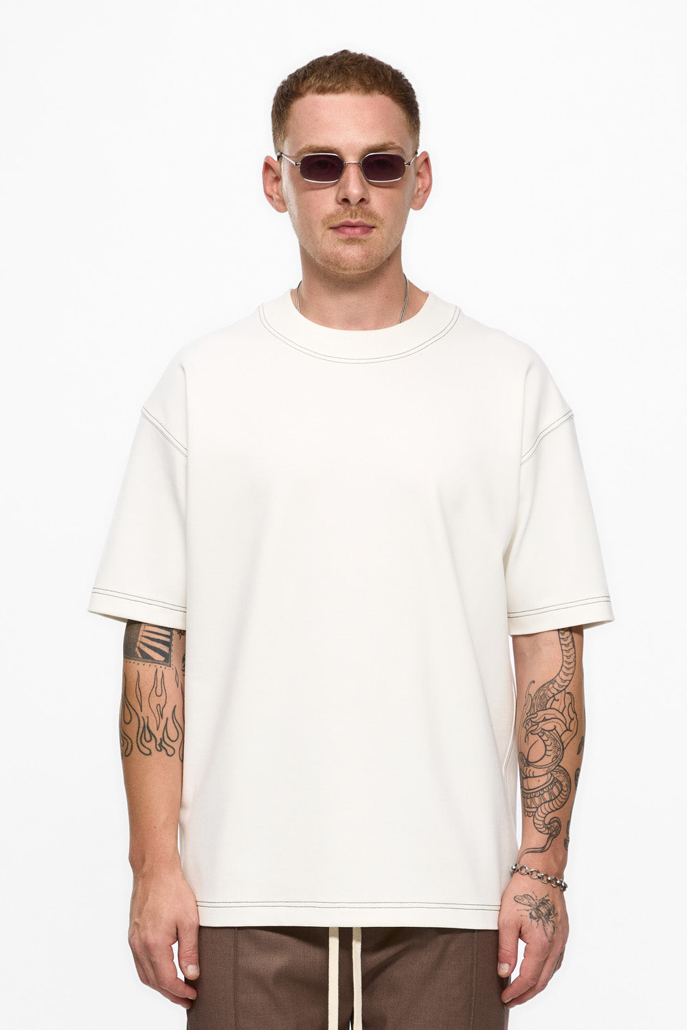 Tricou Khan cu cusături decorative | Bărbați | Off-White| Stil Modern & Elegant | Confort & Funcționalitate | Atelier Hamza 
