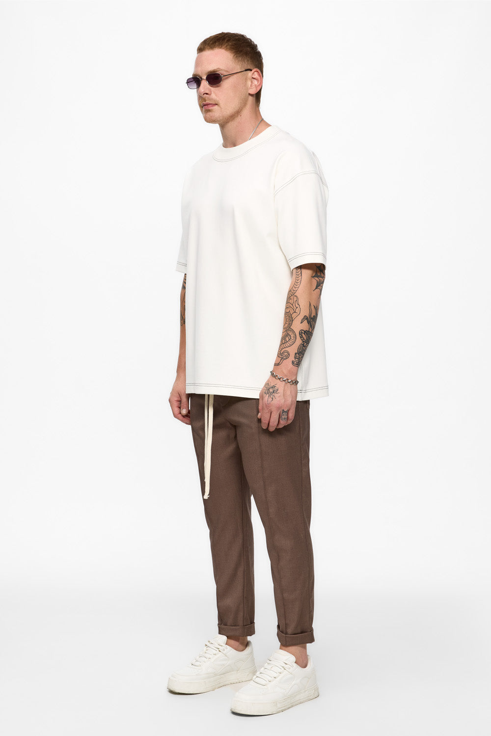 Tricou Off-White cu cusături decorative Khan