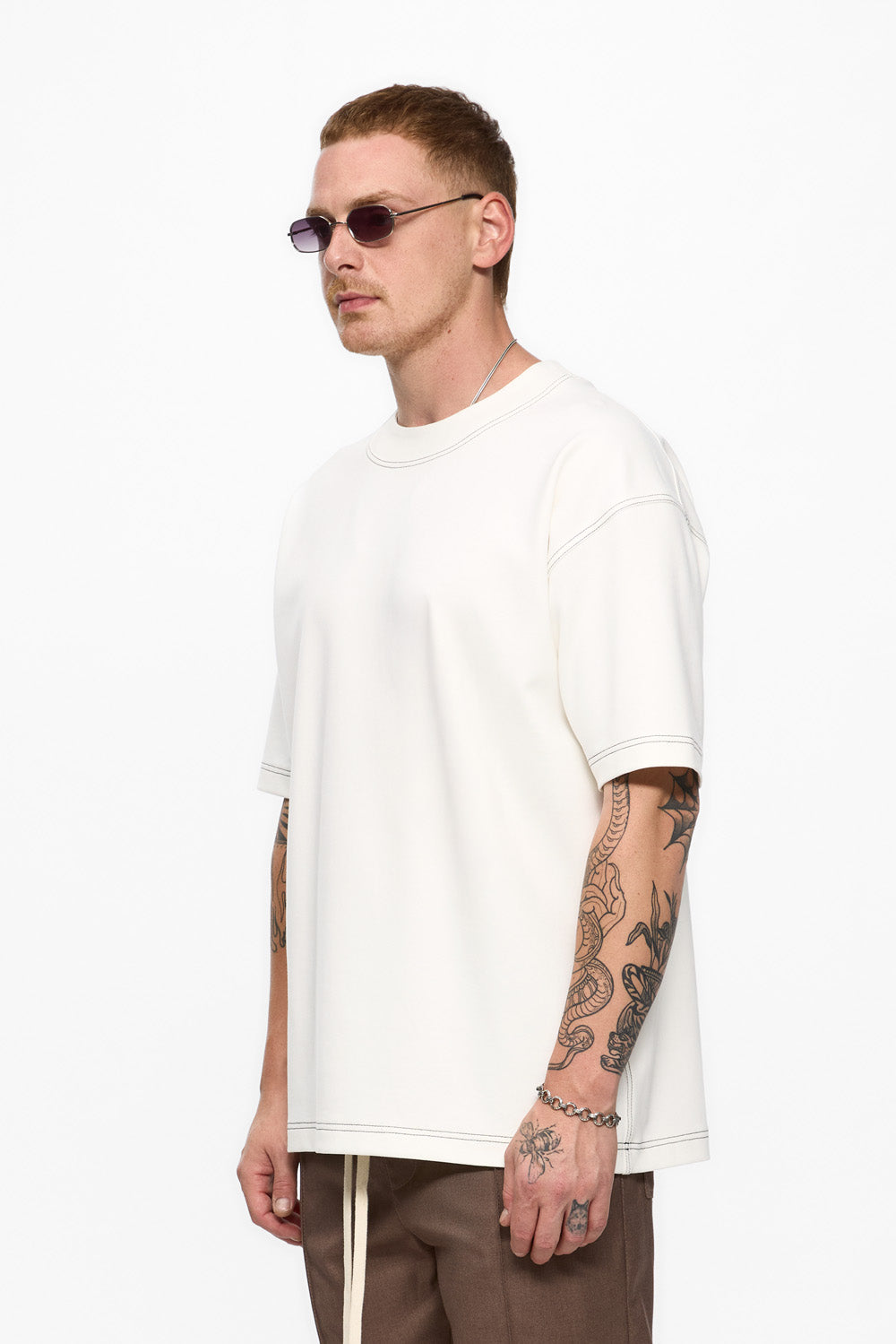 Tricou Off-White cu cusături decorative Khan