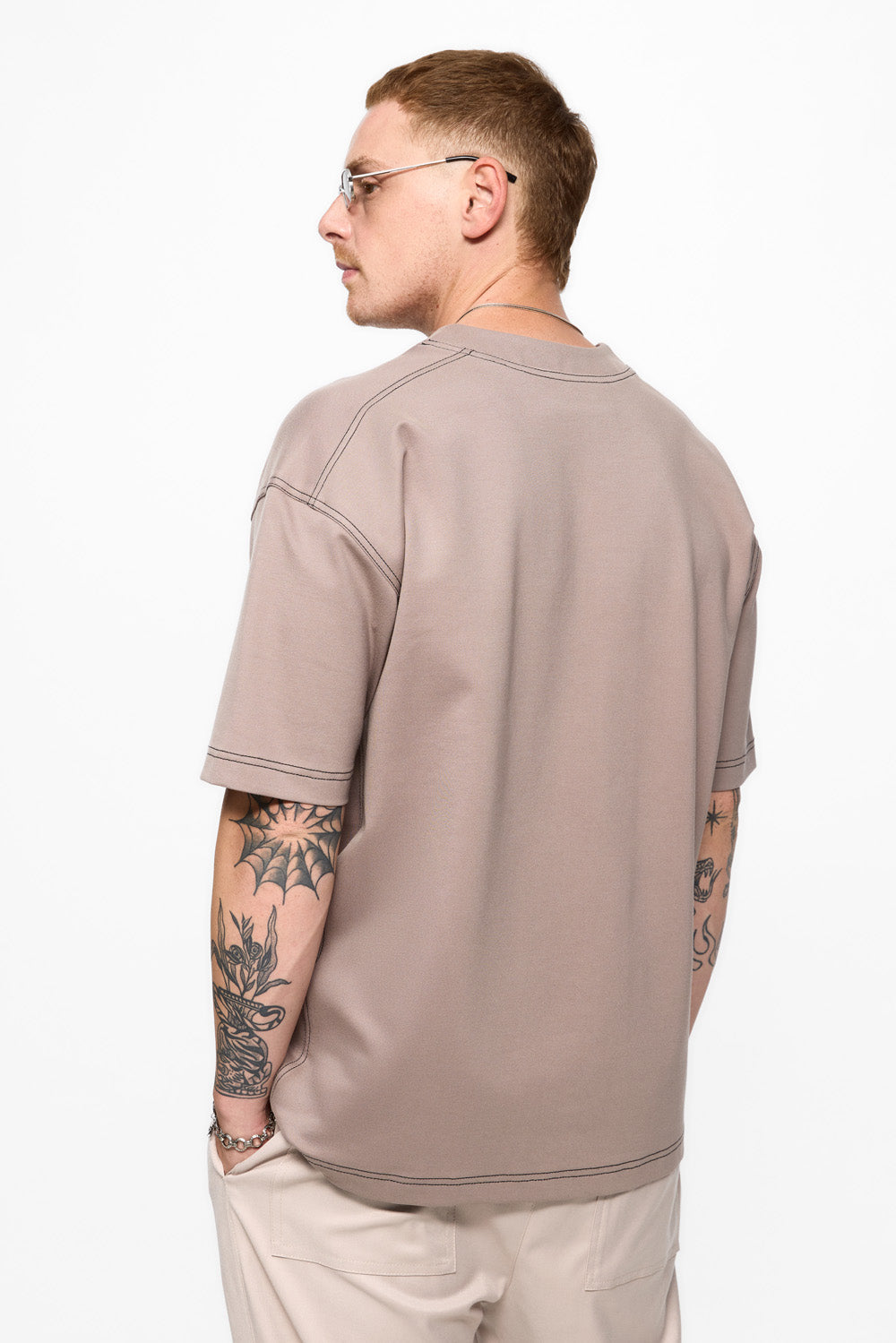 Tricou bej cu cusături decorative Khan