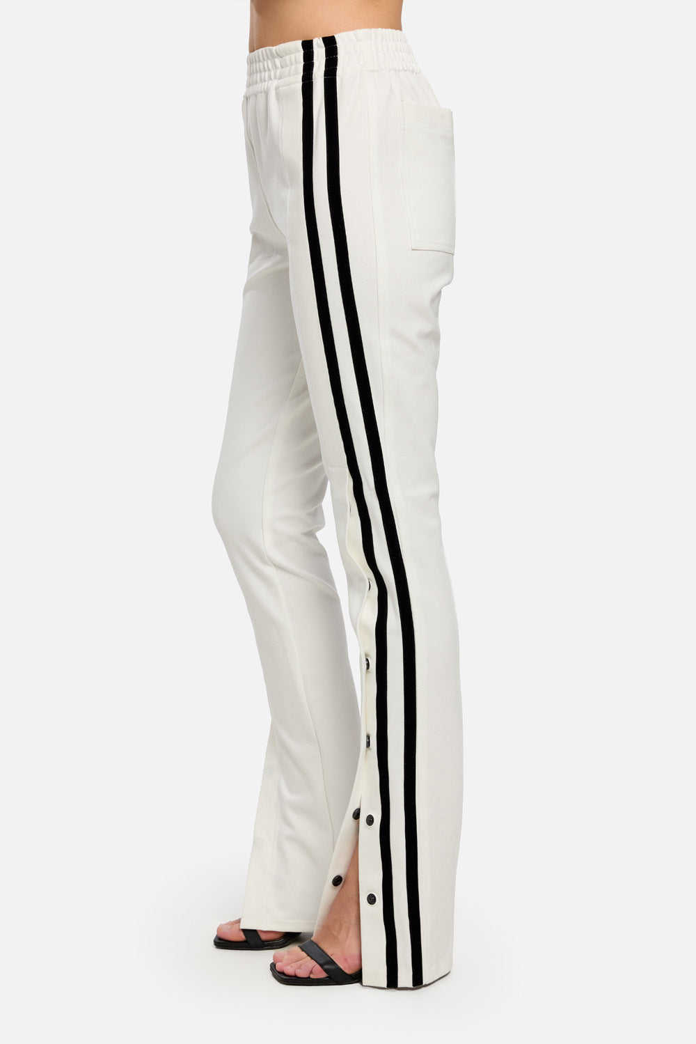 Pantaloni off white cu benzi de catifea aplicate si cu capse 