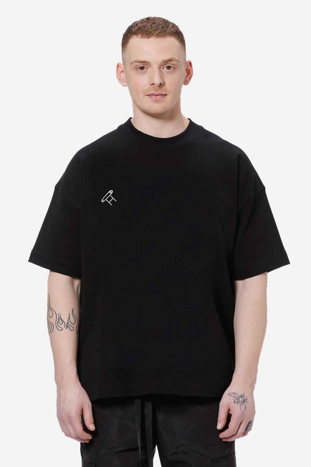 Tricou alb cu broderie Safety Pin