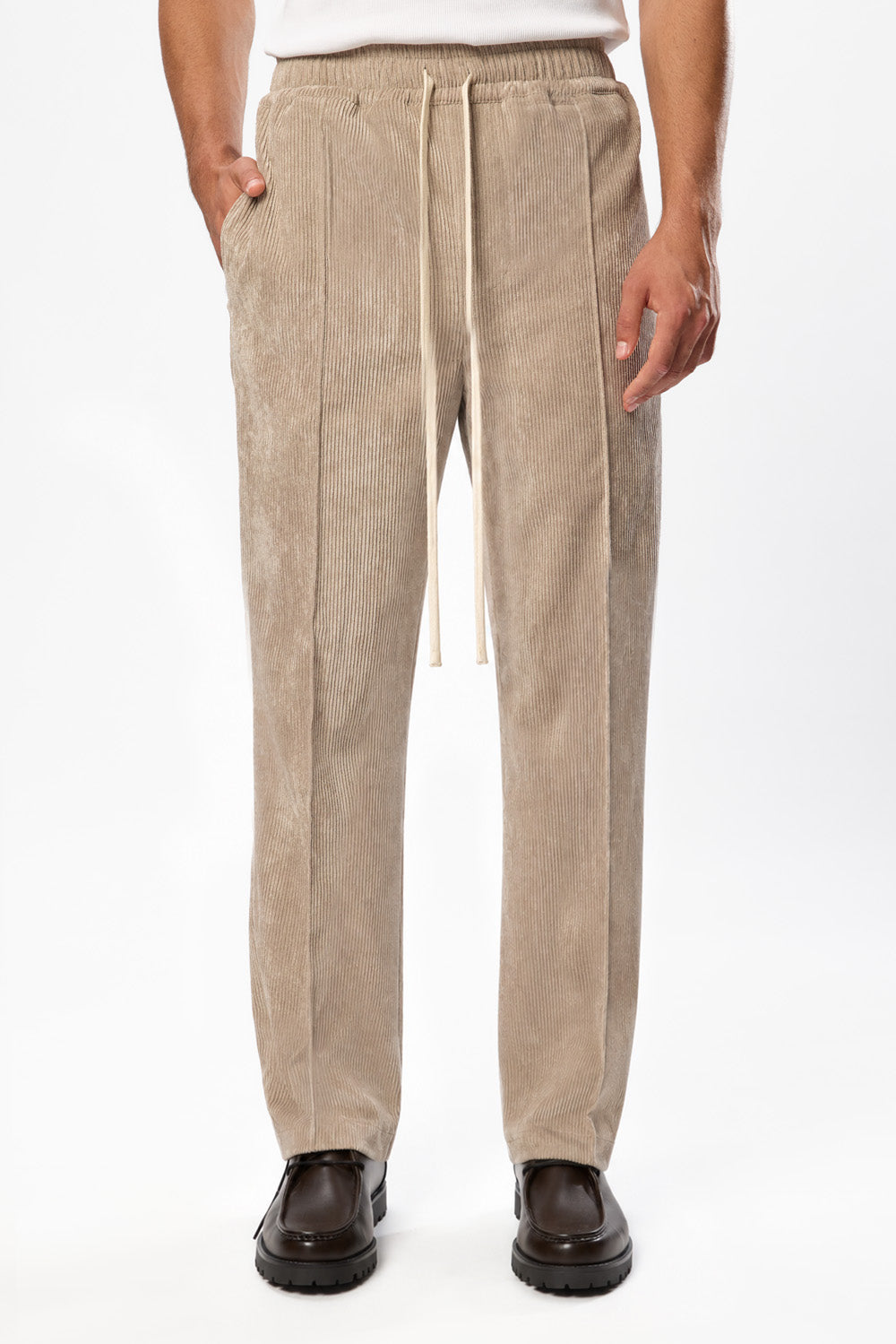 Pantaloni bej din material raiat Five