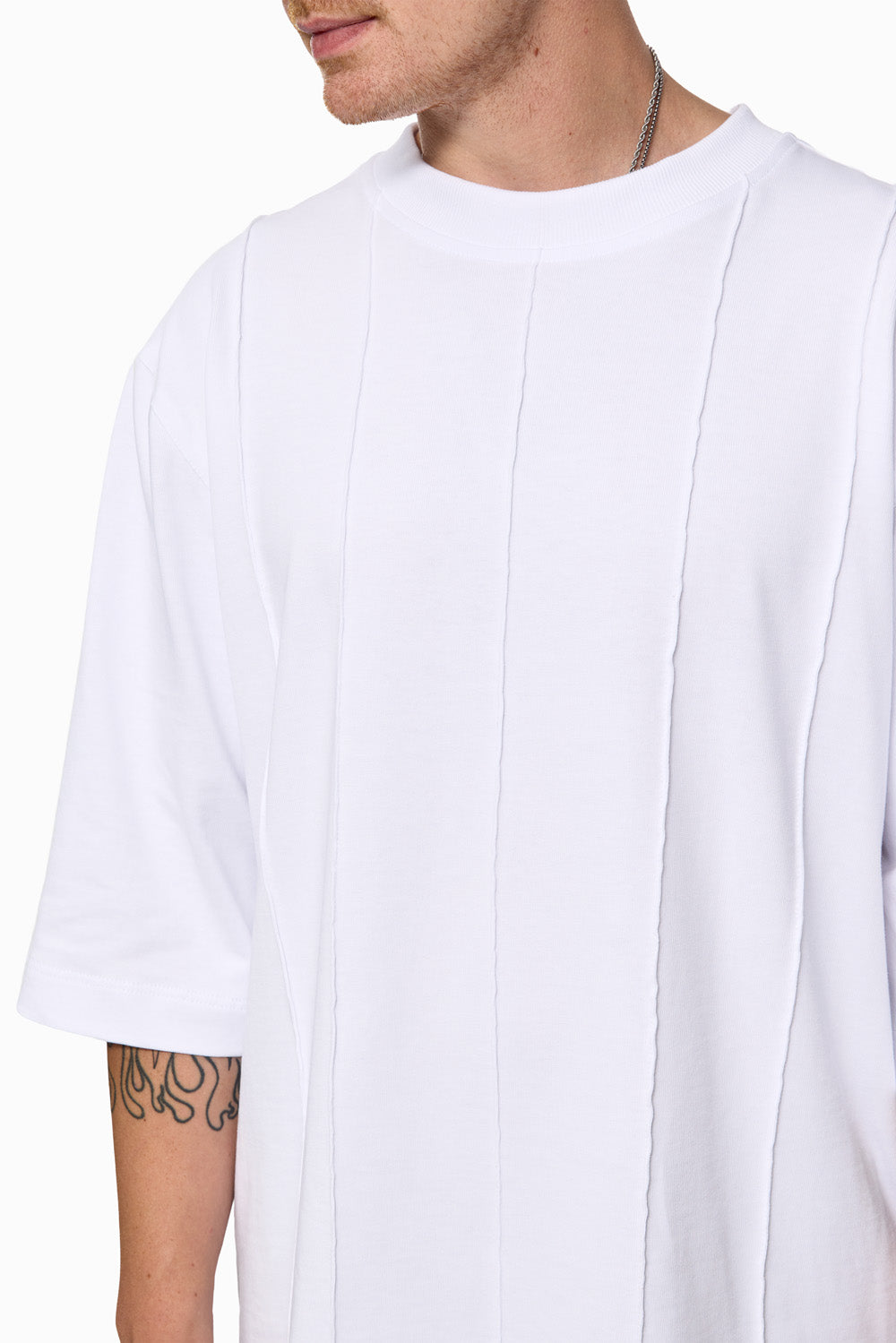 Tricou alb cu cusaturi 247