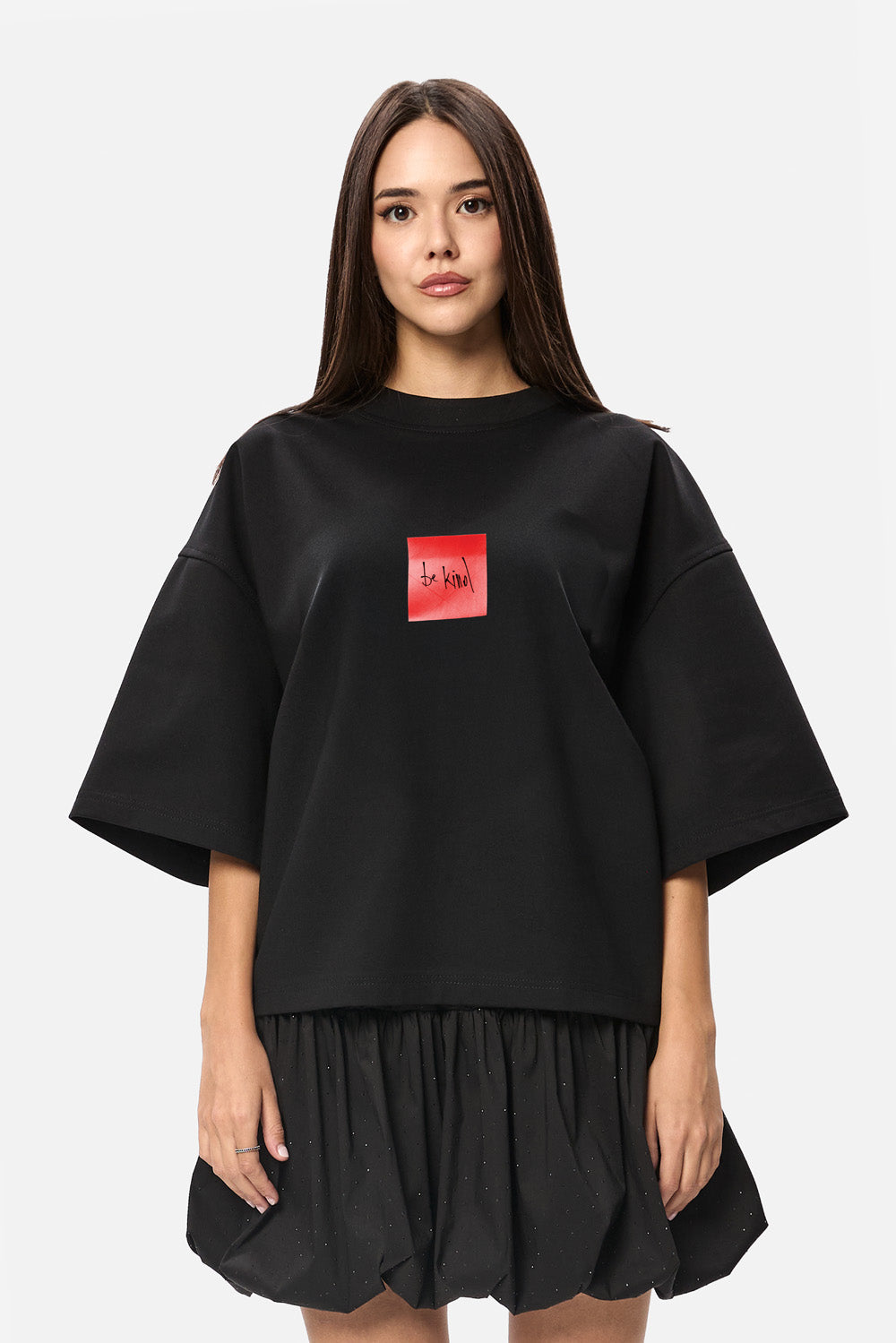 Tricou cu imprimeu Heart Post |  Femei | Negru | Stil Modern & Elegant | Confort & Funcționalitate | Atelier Hamza