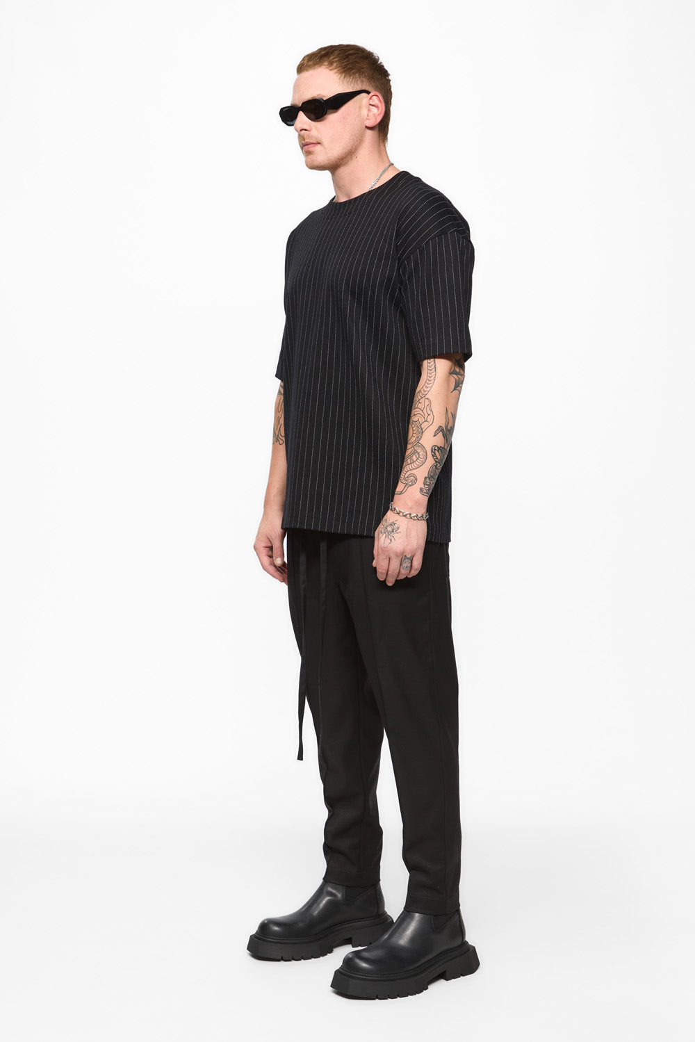 Tricou negru în dungi Striped