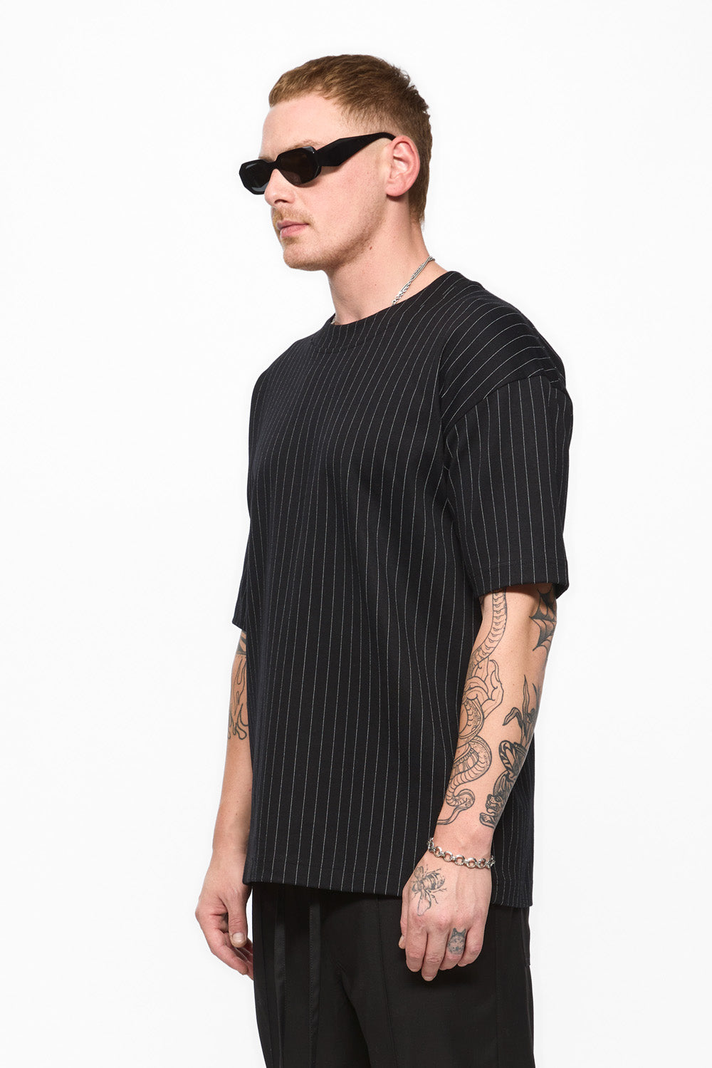 Tricou negru în dungi Striped