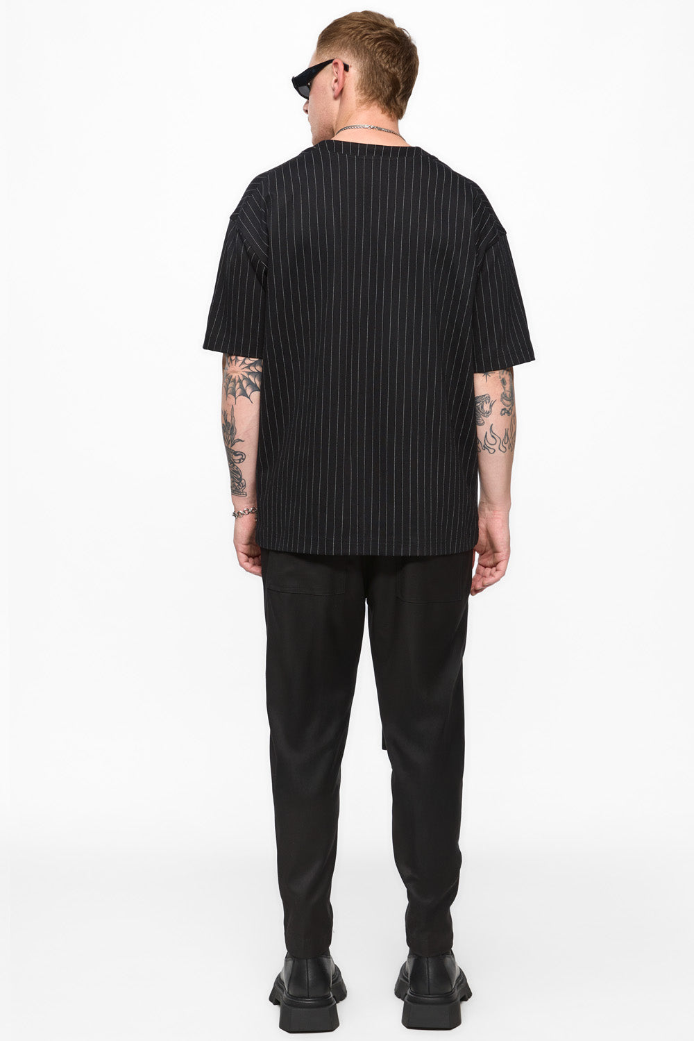 Tricou negru în dungi Striped