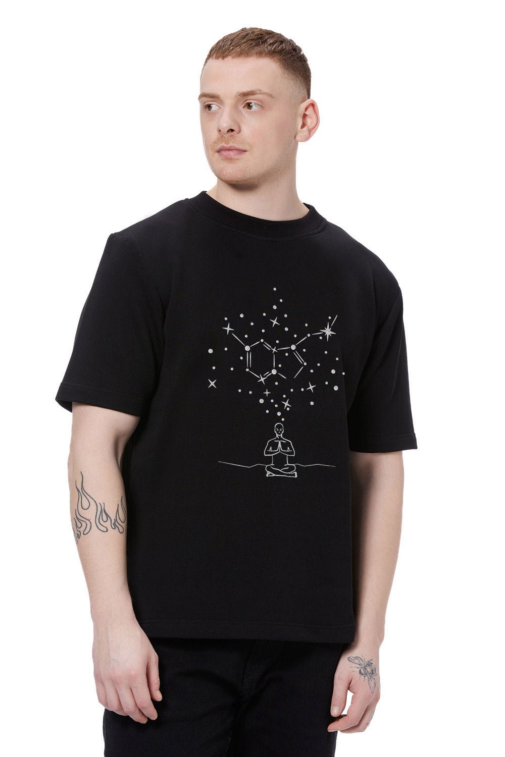 Tricou Brodat Serotonin | Bumbac de Înaltă Calitate | Confort și Stil | Bărbați | Negru | Atelier Hamza