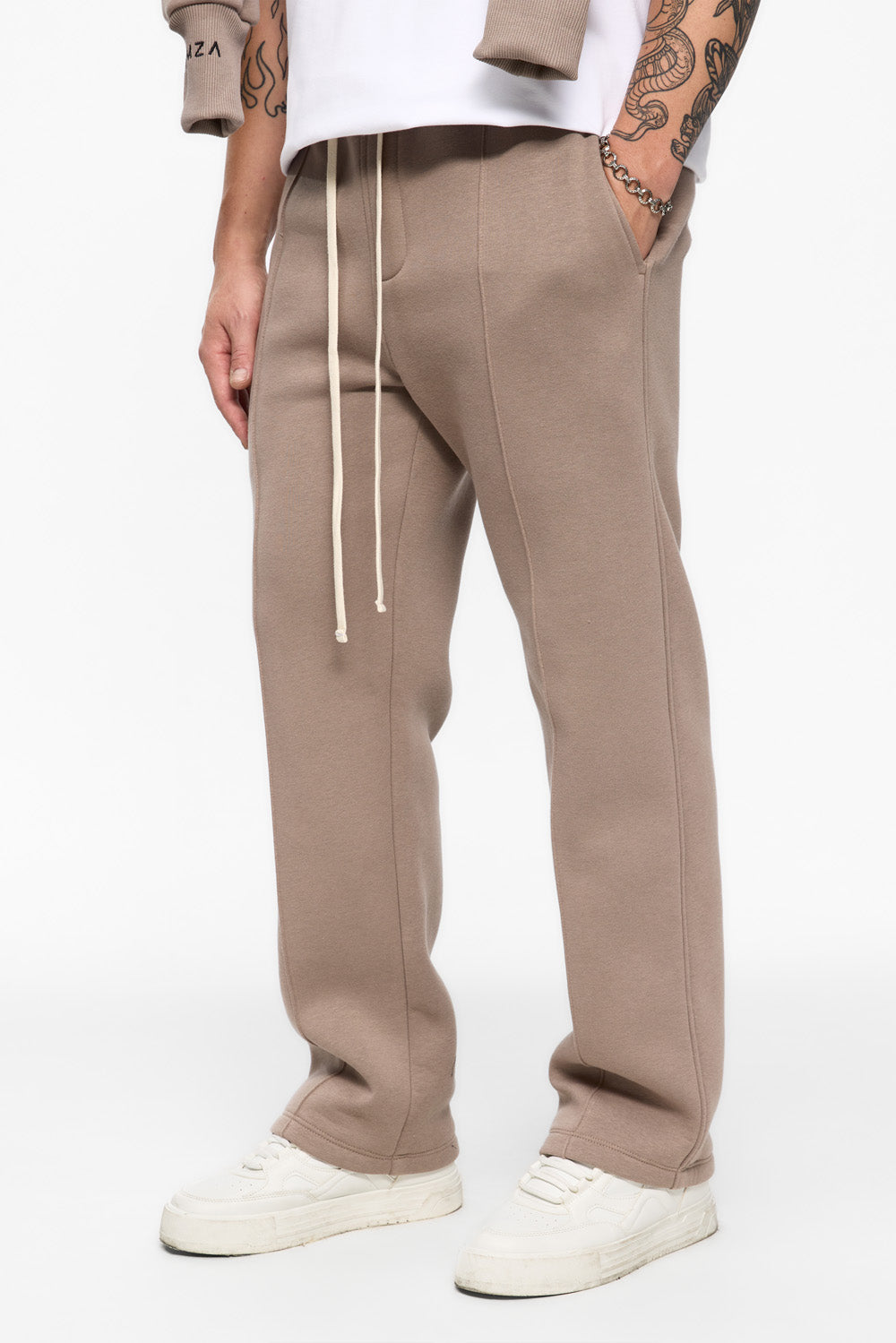 Pantalon bej de trening cu cusatura decorativa 247