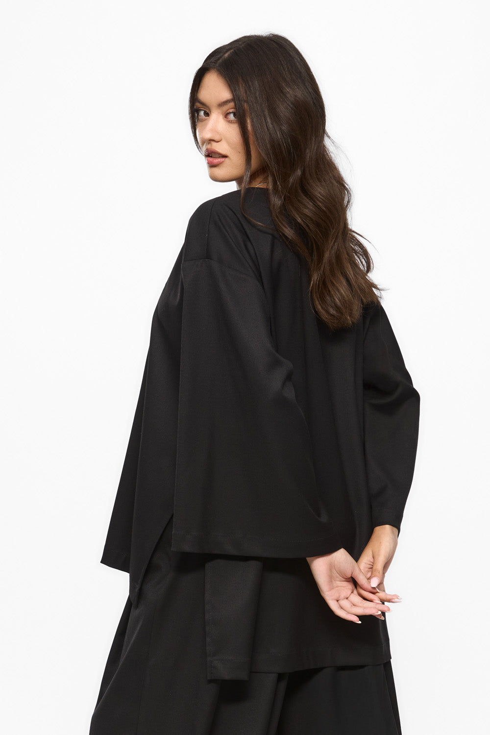 Kimi cloth cardigan | Women | Black | Modern and elegant style | Comfort and functionality | Atelier Hamza