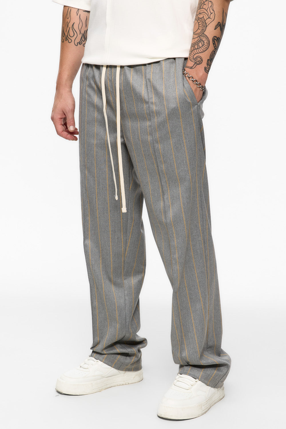 Pantaloni gri cu dungi galbene din stofa 247