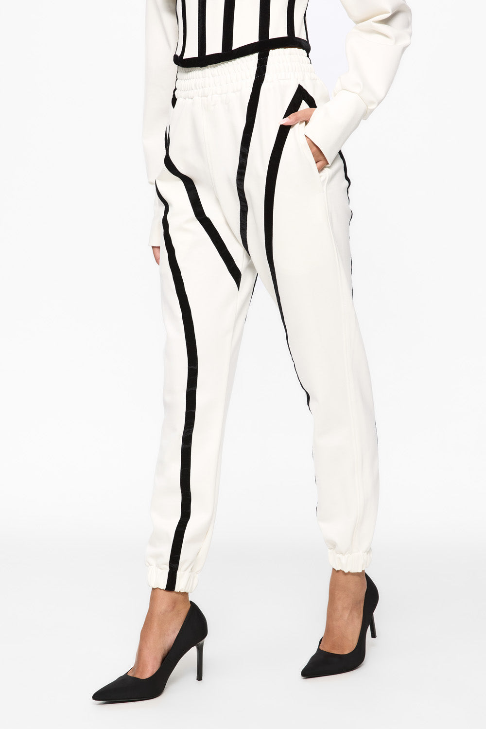 Marsilia Pants | Women | Off-White | Modern and elegant style | Comfort and functionality | Atelier Hamza