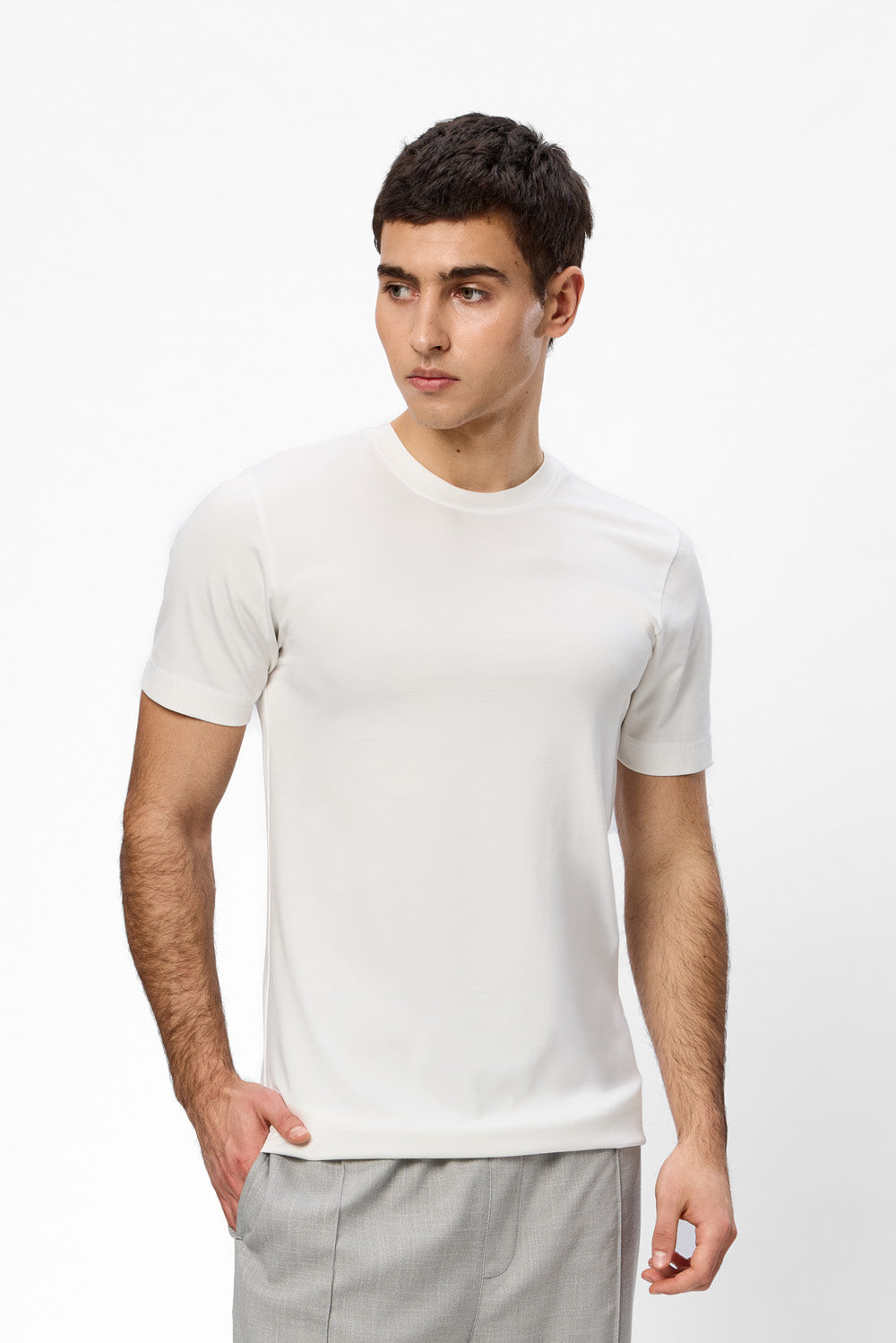 Como fit off-white T-shirt